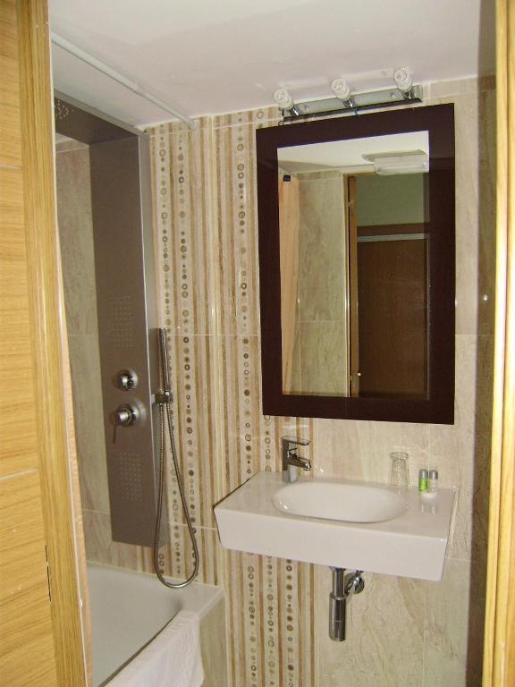 Hostal Miguel Angel Madrid Eksteriør billede